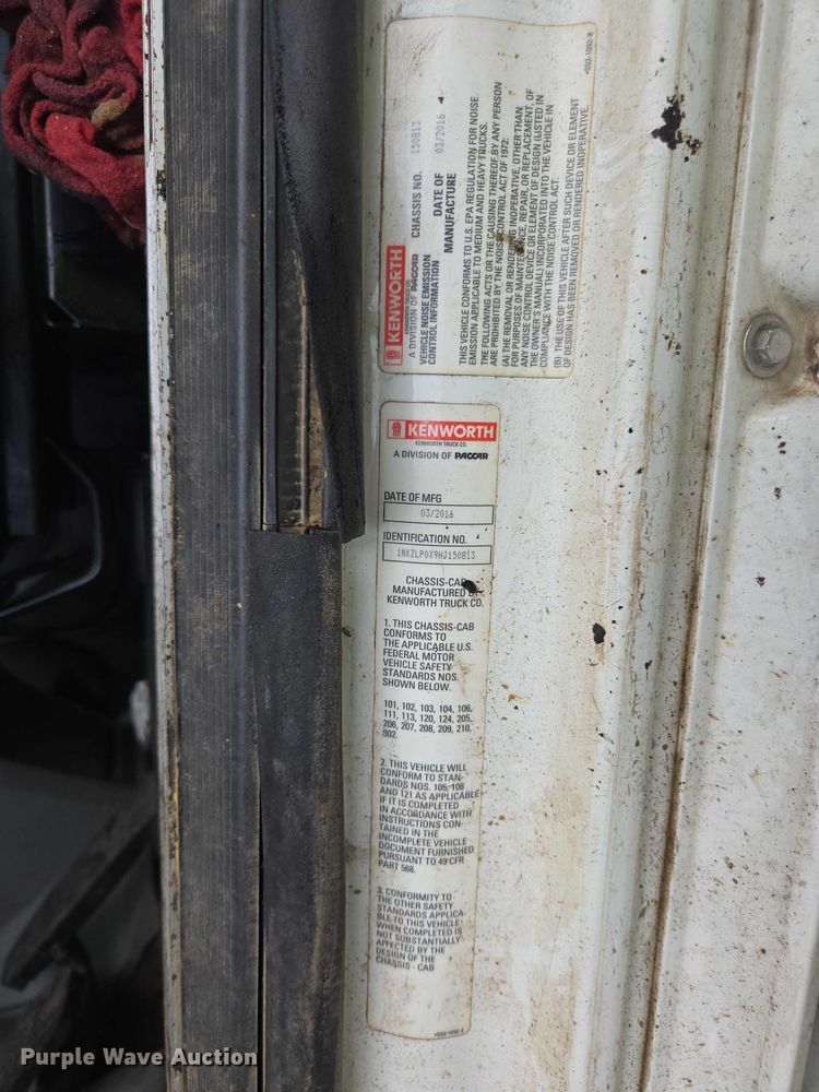 image for item YA2753 2017 Kenworth T880 truck cab and chassis