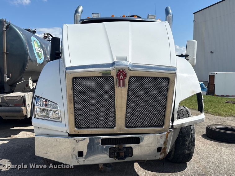 image for item YA3016 2019 Kenworth T880 vacuum truck