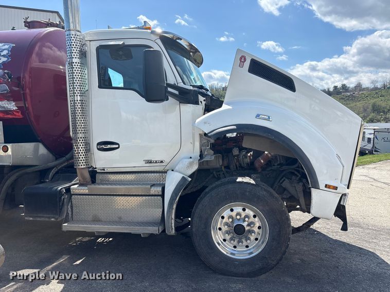 image for item YA3016 2019 Kenworth T880 vacuum truck