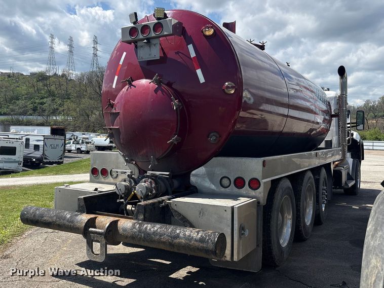 image for item YA3016 2019 Kenworth T880 vacuum truck