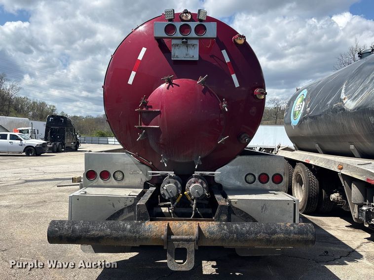 image for item YA3016 2019 Kenworth T880 vacuum truck