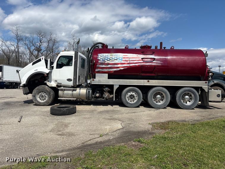 image for item YA3016 2019 Kenworth T880 vacuum truck
