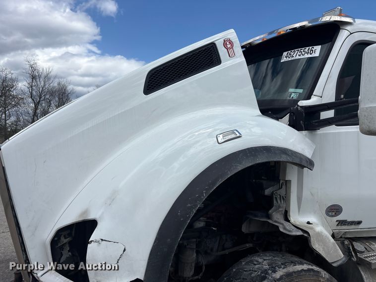 image for item YA3016 2019 Kenworth T880 vacuum truck
