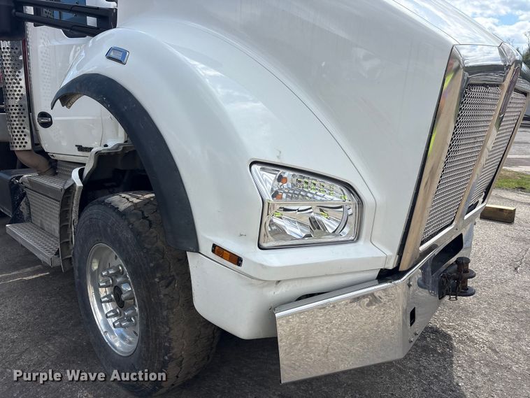 image for item YA3016 2019 Kenworth T880 vacuum truck