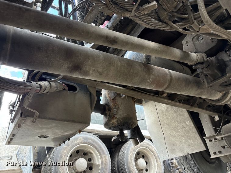 image for item YA3016 2019 Kenworth T880 vacuum truck