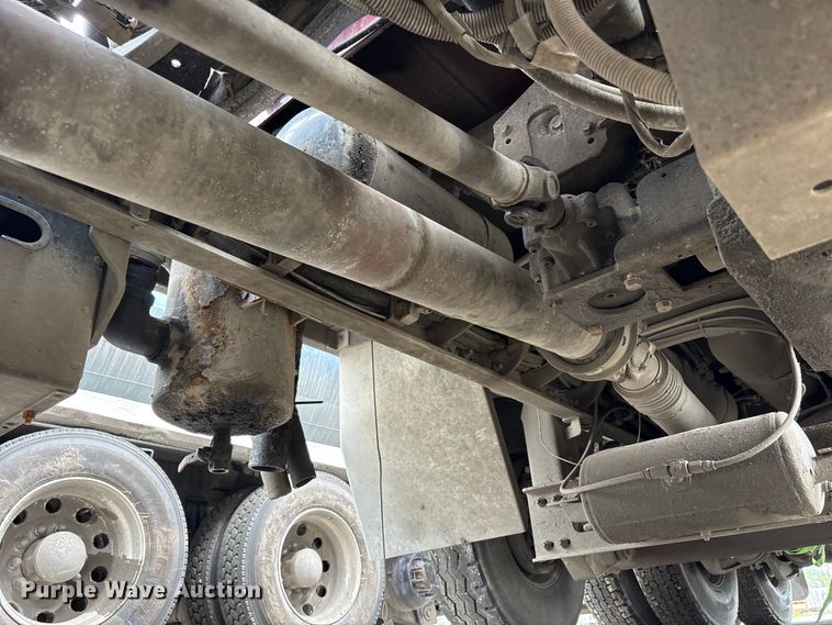image for item YA3016 2019 Kenworth T880 vacuum truck
