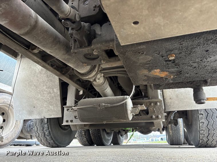 image for item YA3016 2019 Kenworth T880 vacuum truck