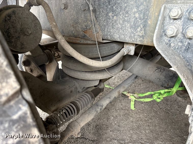 image for item YA3016 2019 Kenworth T880 vacuum truck
