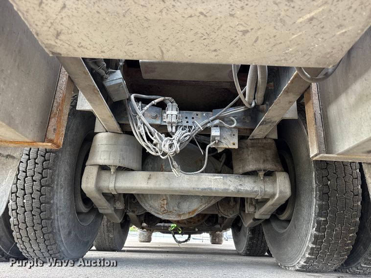 image for item YA3016 2019 Kenworth T880 vacuum truck