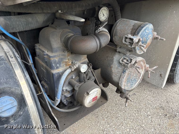 image for item YA3016 2019 Kenworth T880 vacuum truck