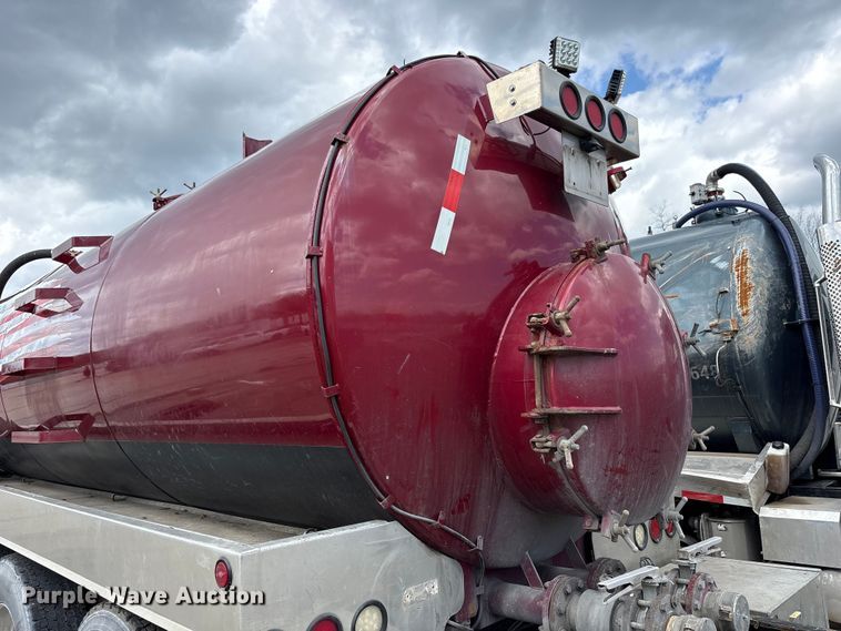 image for item YA3016 2019 Kenworth T880 vacuum truck