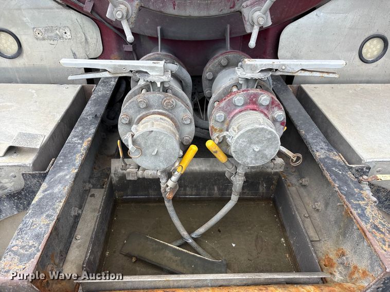 image for item YA3016 2019 Kenworth T880 vacuum truck