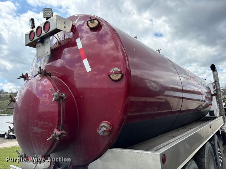 image for item YA3016 2019 Kenworth T880 vacuum truck