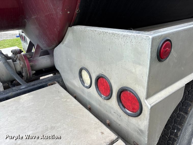 image for item YA3016 2019 Kenworth T880 vacuum truck