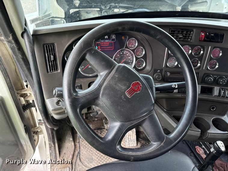 image for item YA3016 2019 Kenworth T880 vacuum truck