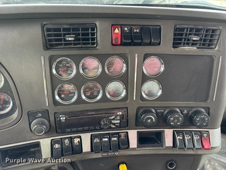 image for item YA3016 2019 Kenworth T880 vacuum truck