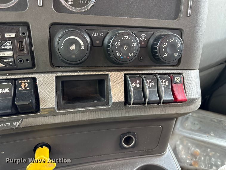 image for item YA3016 2019 Kenworth T880 vacuum truck