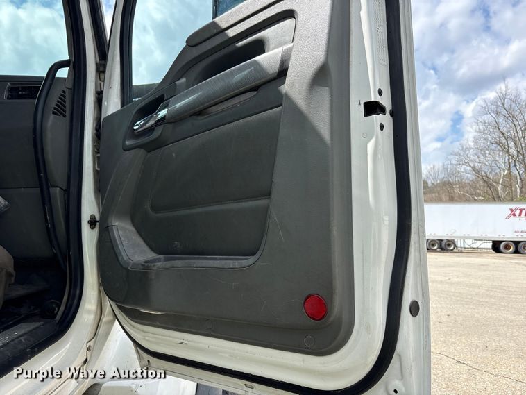 image for item YA3016 2019 Kenworth T880 vacuum truck