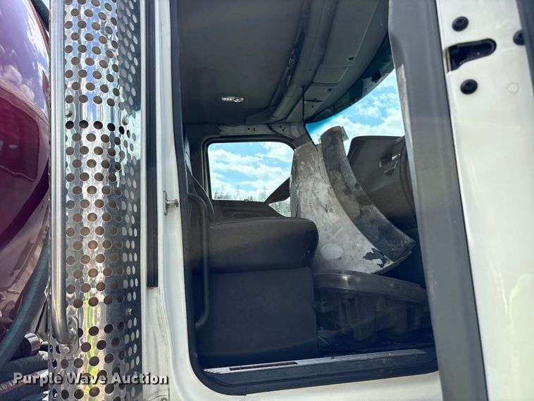image for item YA3016 2019 Kenworth T880 vacuum truck