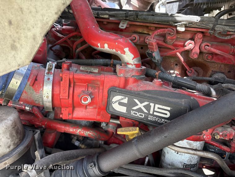 image for item YA3016 2019 Kenworth T880 vacuum truck
