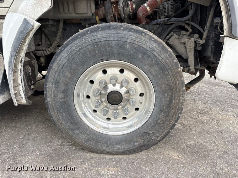 image for item YA3016 2019 Kenworth T880 vacuum truck