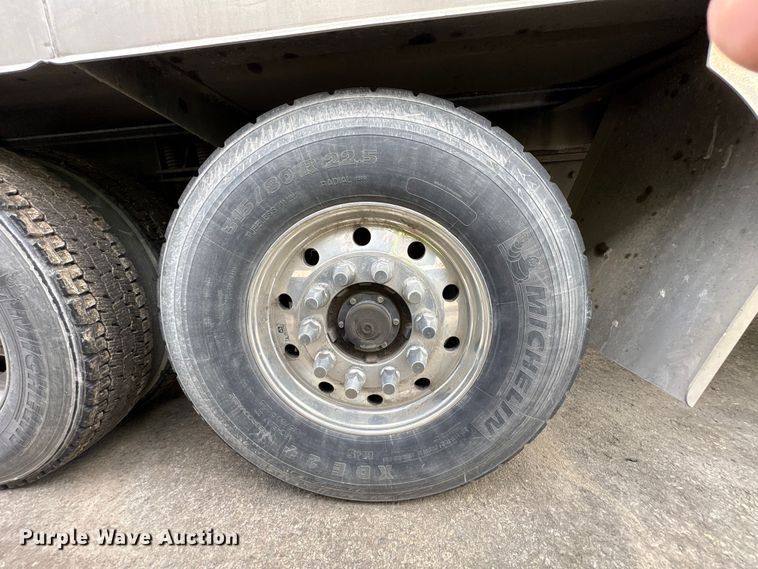 image for item YA3016 2019 Kenworth T880 vacuum truck