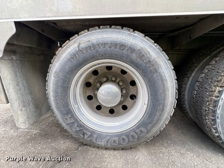 image for item YA3016 2019 Kenworth T880 vacuum truck