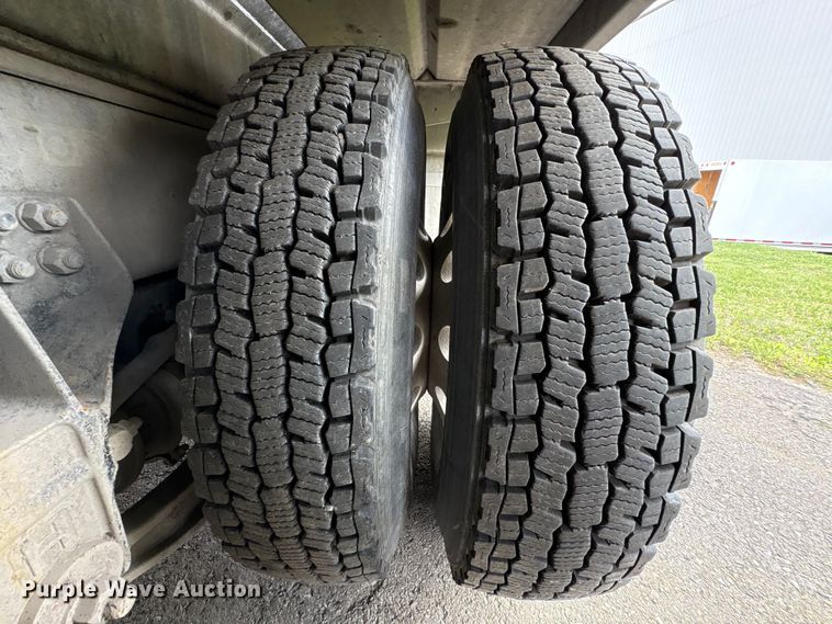 image for item YA3016 2019 Kenworth T880 vacuum truck