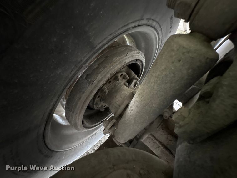 image for item YA3016 2019 Kenworth T880 vacuum truck