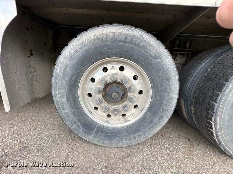 image for item YA3016 2019 Kenworth T880 vacuum truck