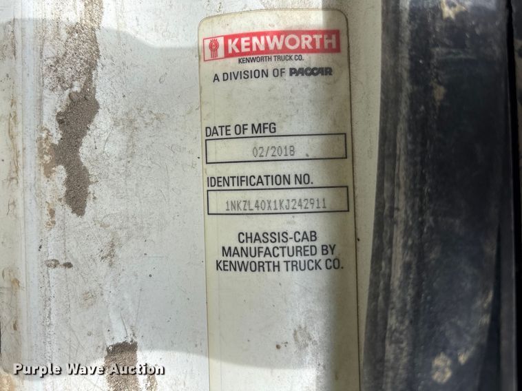 image for item YA3016 2019 Kenworth T880 vacuum truck