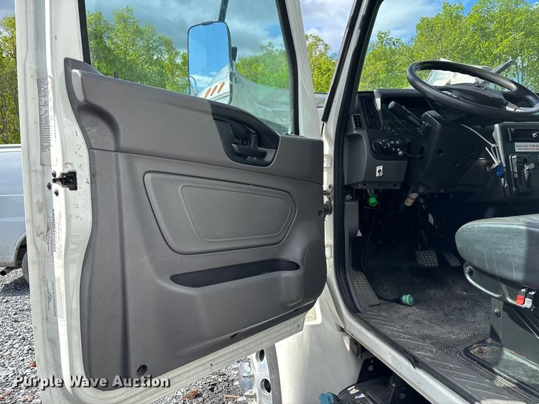 image for item YA3140 2019 International MV607 box truck