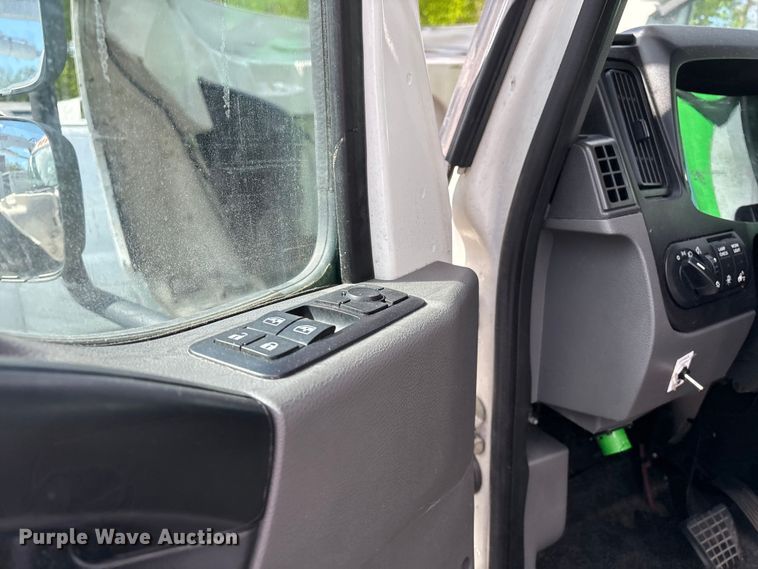 image for item YA3140 2019 International MV607 box truck