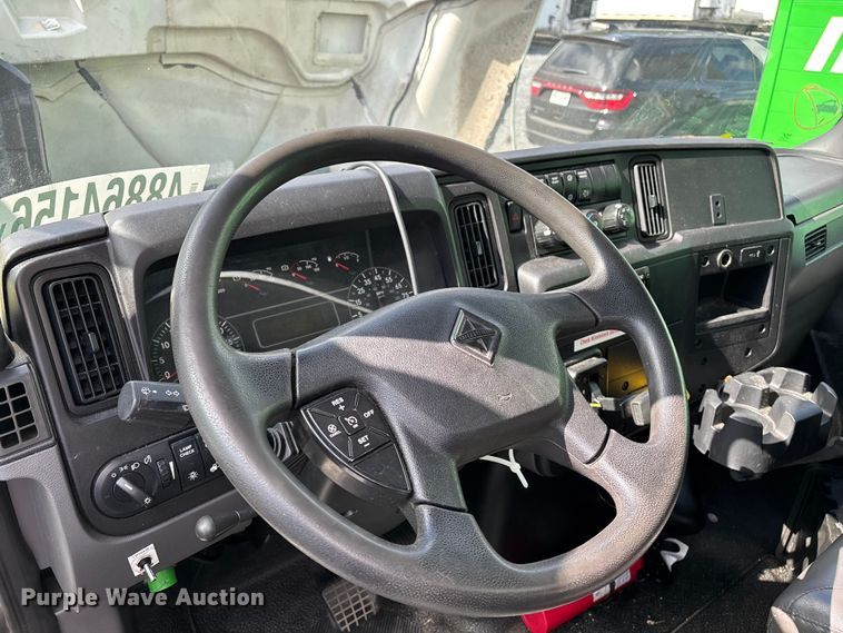 image for item YA3140 2019 International MV607 box truck