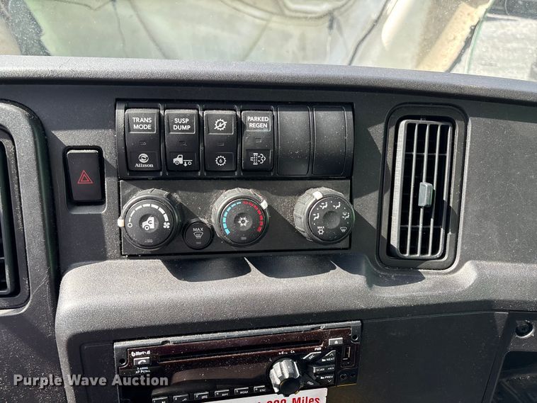 image for item YA3140 2019 International MV607 box truck