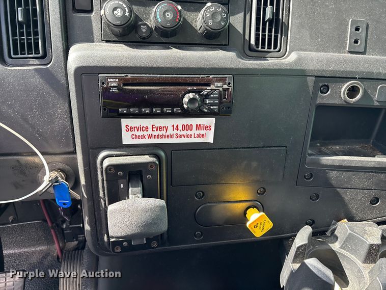 image for item YA3140 2019 International MV607 box truck