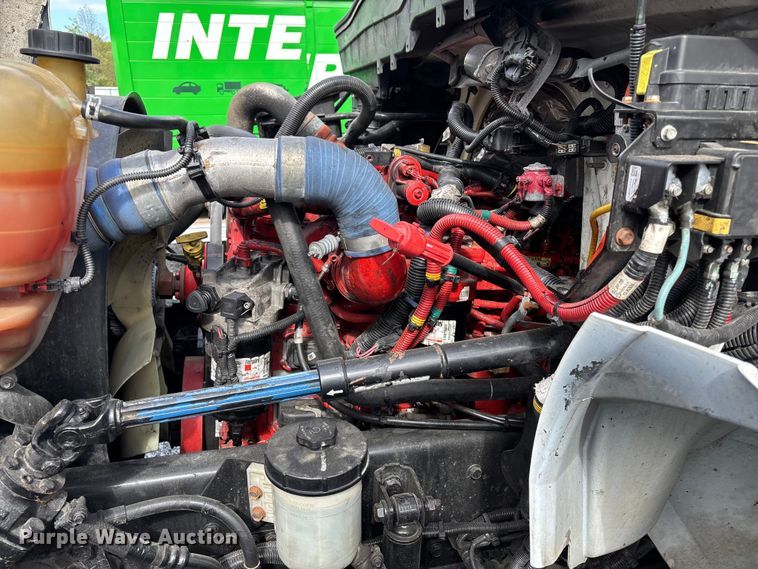 image for item YA3140 2019 International MV607 box truck