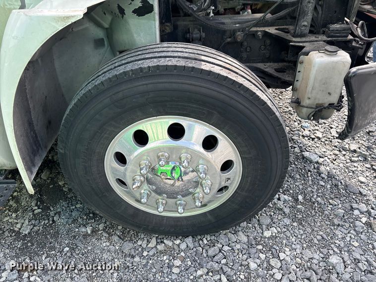 image for item YA3140 2019 International MV607 box truck