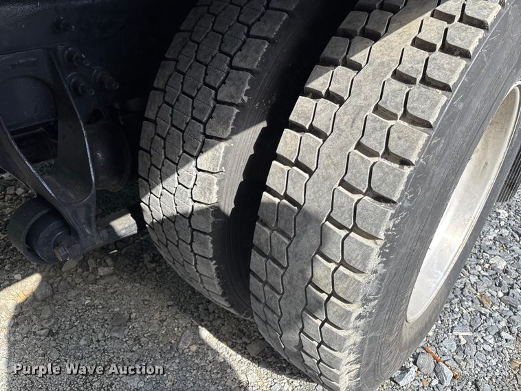 image for item YA3140 2019 International MV607 box truck