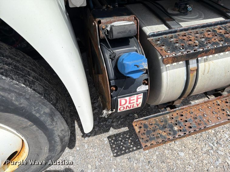 image for item YA3364 2016 International 4300 box truck
