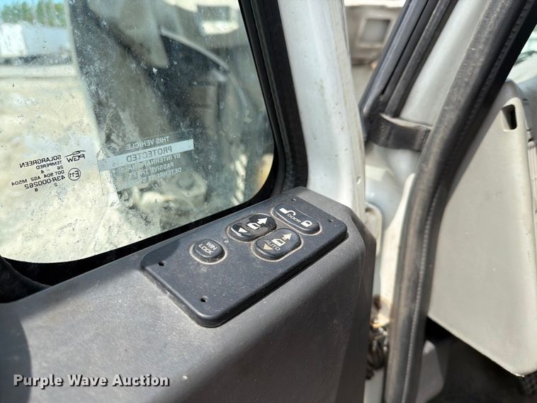 image for item YA3364 2016 International 4300 box truck