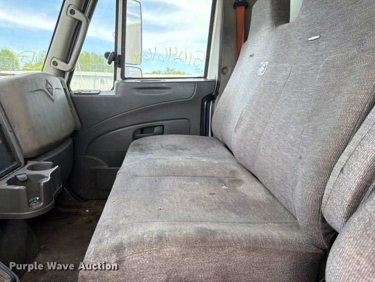 image for item YA3364 2016 International 4300 box truck
