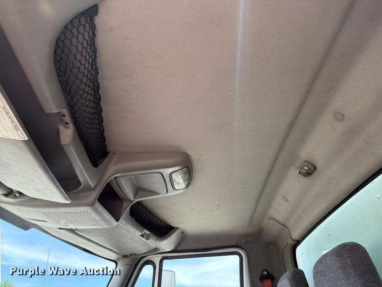 image for item YA3364 2016 International 4300 box truck