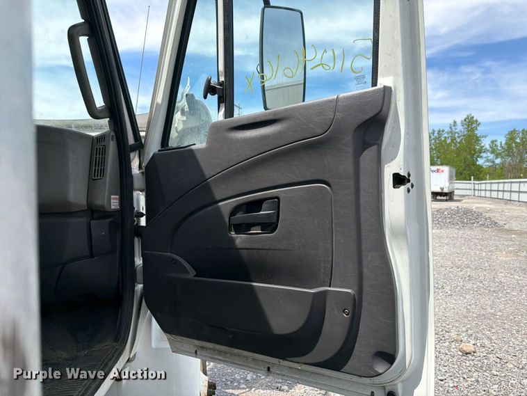image for item YA3364 2016 International 4300 box truck