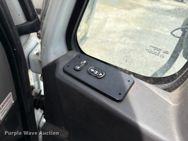 image for item YA3364 2016 International 4300 box truck