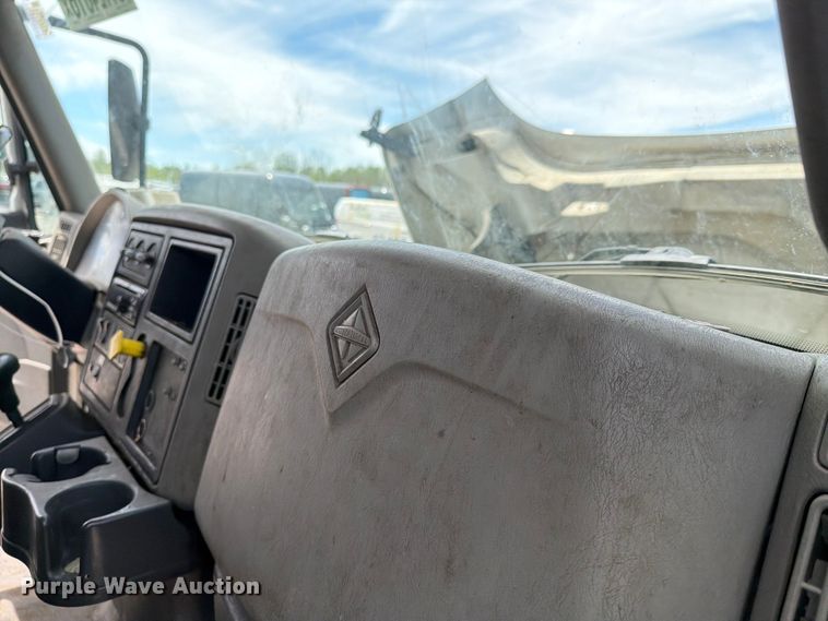 image for item YA3364 2016 International 4300 box truck