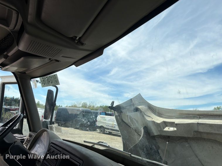 image for item YA3364 2016 International 4300 box truck