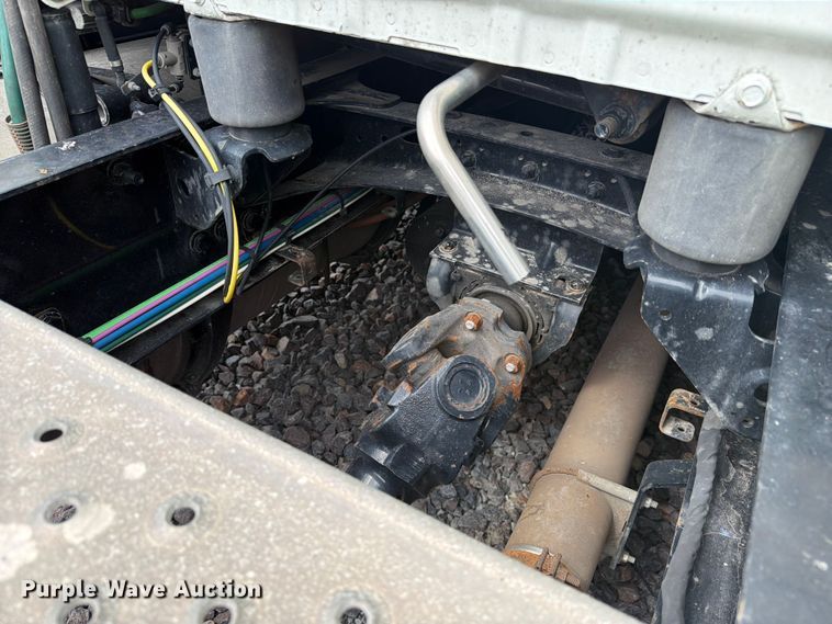 image for item YA3382 2020 Freightliner Cascadia semi truck