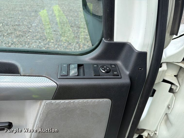 image for item YA3382 2020 Freightliner Cascadia semi truck