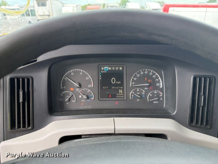 image for item YA3382 2020 Freightliner Cascadia semi truck